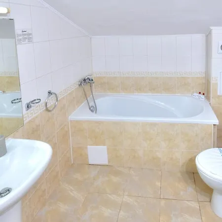 酒店 Diva & Thermal Pool 3*